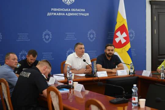 У Рівненській обласній державній адміністрації пройшла нарада з представниками транспортних компаній