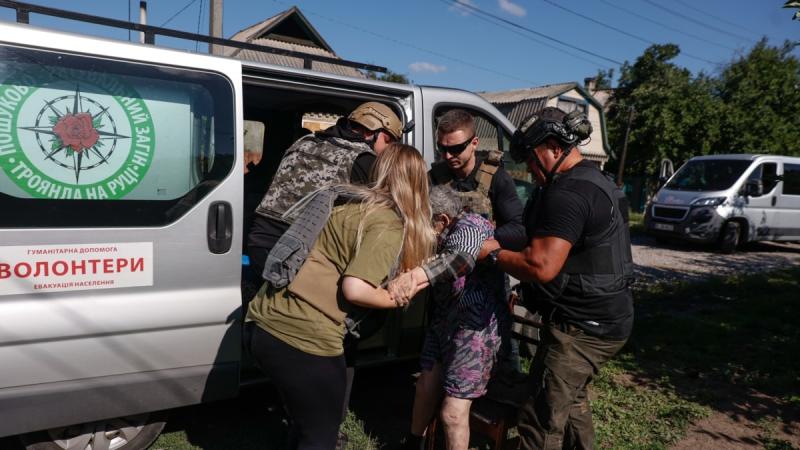 ДСНС: з району поблизу Покровська, що розташований на передовій, вивезли 12 осіб.