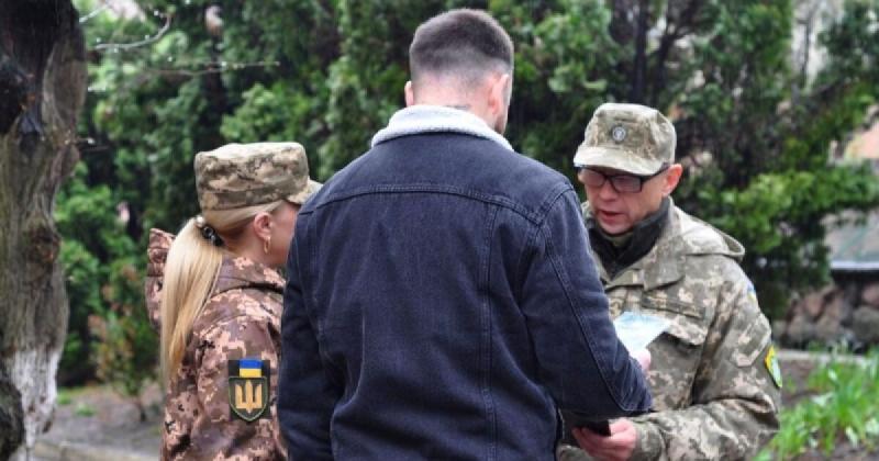 ТЦК відмовила у наданні відстрочки чоловіку, який виховує трьох дітей і подав усі необхідні документи, включаючи рішення суду.